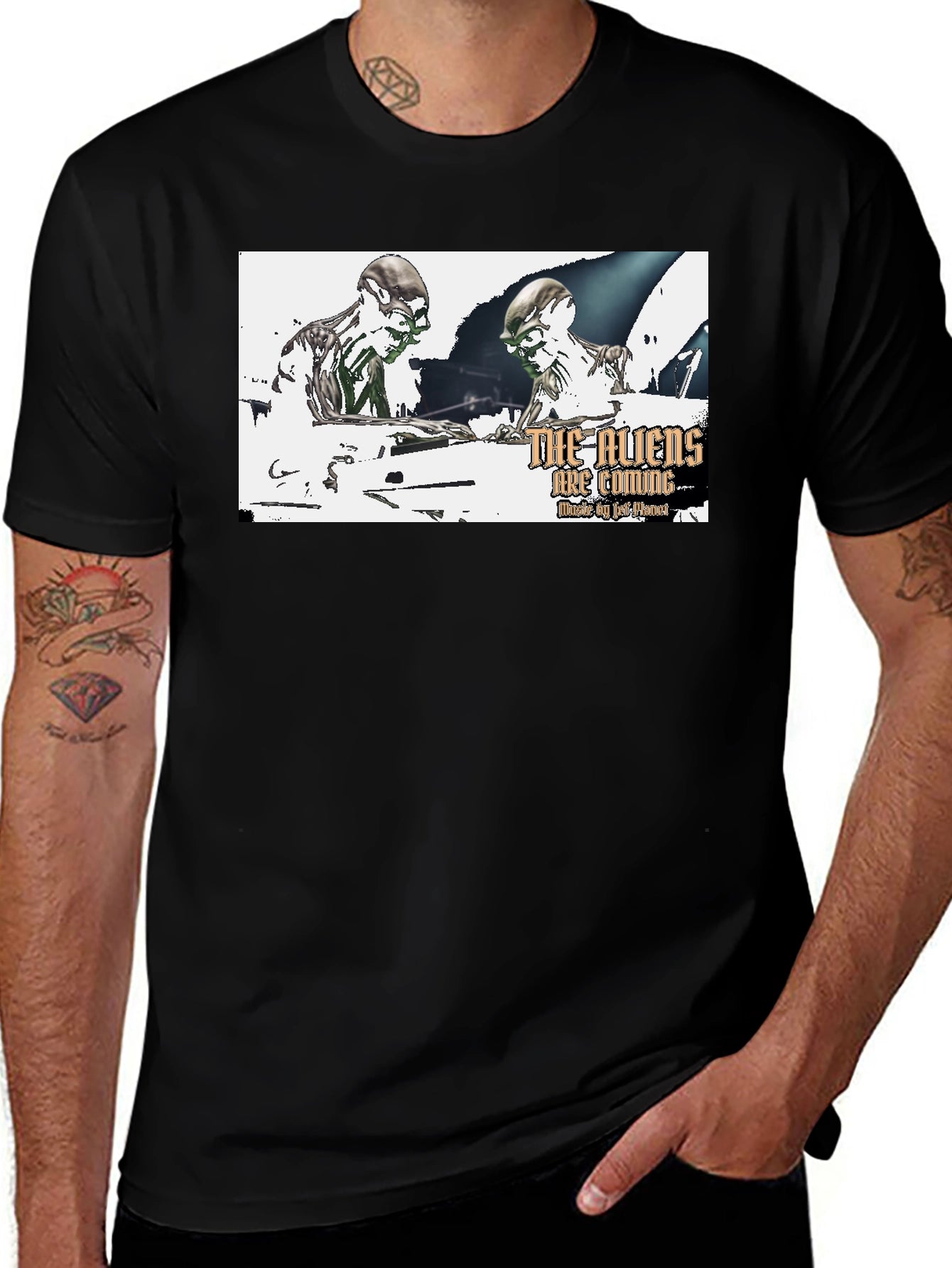 Aliens Are Coming Graphic T-Shirt