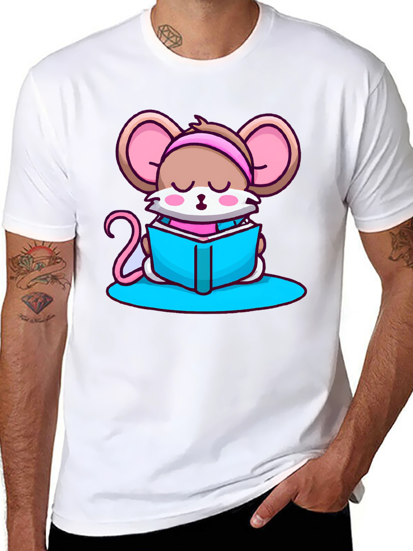 Cute Mouse Reading Book Black T-Shirt